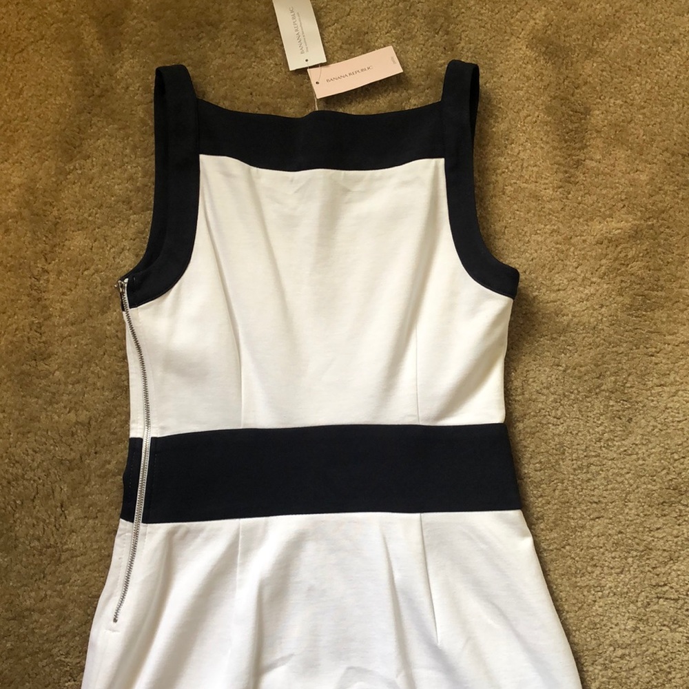NWT White & Navy Banana Republic Dress. Size 0P. - Picture 4 of 4